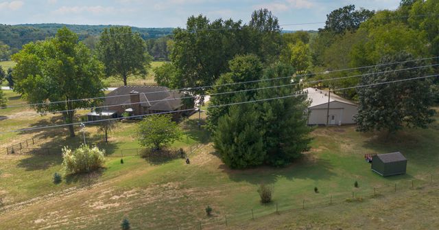 4181 E Farm Road 164, Springfield, MO 65809