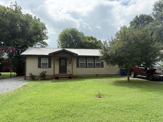 176 N Case Avenue, Trenton, GA 30752