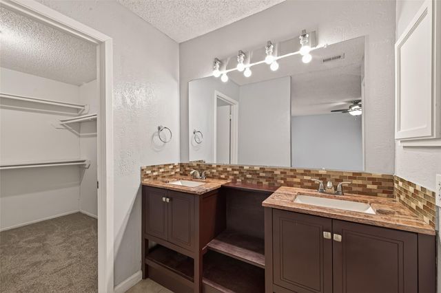 1806 Foxlake Dr, Houston, TX 77084