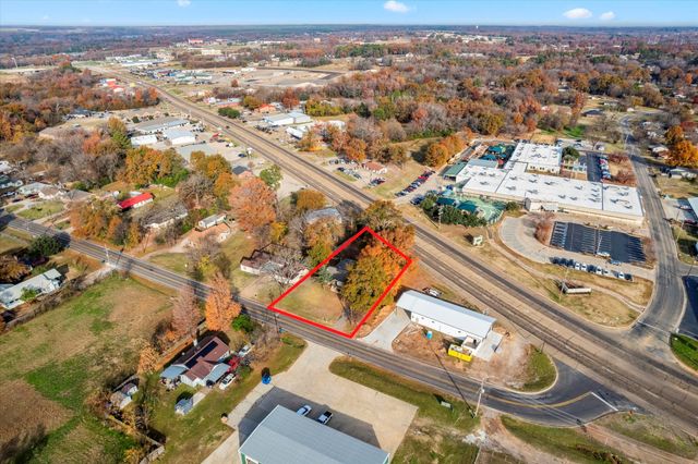 1702 W First Street, Mt Pleasant, TX 75455