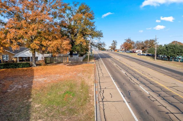 1702 W First Street, Mt Pleasant, TX 75455