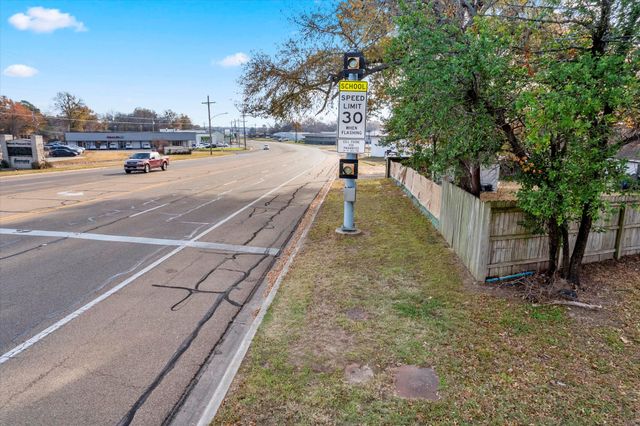 1702 W First Street, Mt Pleasant, TX 75455