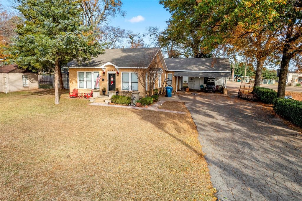 1702 W First Street, Mt Pleasant, TX 75455