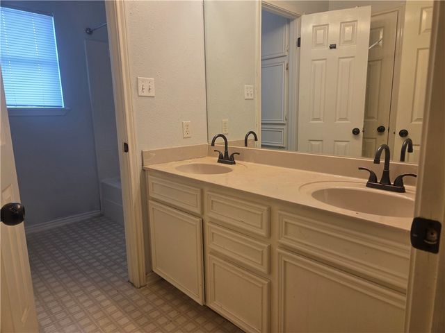 5218 Lethaby Dr, Corpus Christi, TX 78413