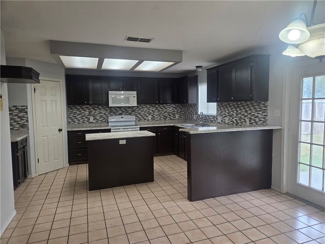 5218 Lethaby Dr, Corpus Christi, TX 78413