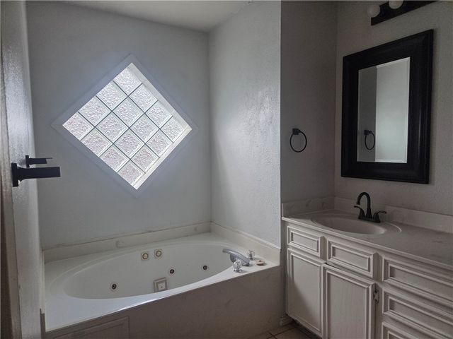 5218 Lethaby Dr, Corpus Christi, TX 78413