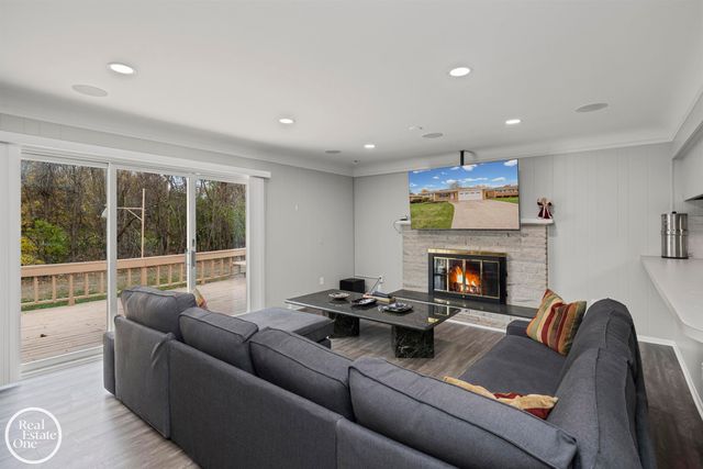 21516 Raven Avenue, Eastpointe, MI 48021