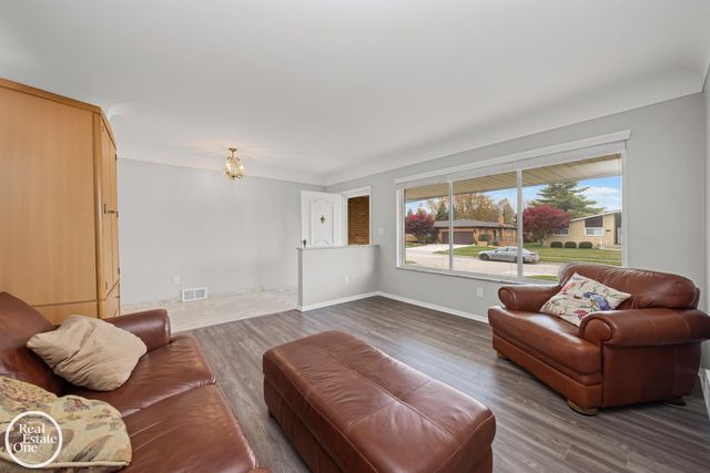 21516 Raven Avenue, Eastpointe, MI 48021