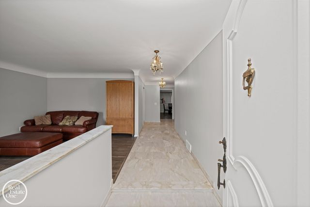 21516 Raven Avenue, Eastpointe, MI 48021