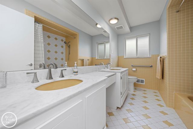 21516 Raven Avenue, Eastpointe, MI 48021