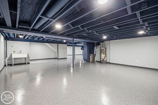 21516 Raven Avenue, Eastpointe, MI 48021