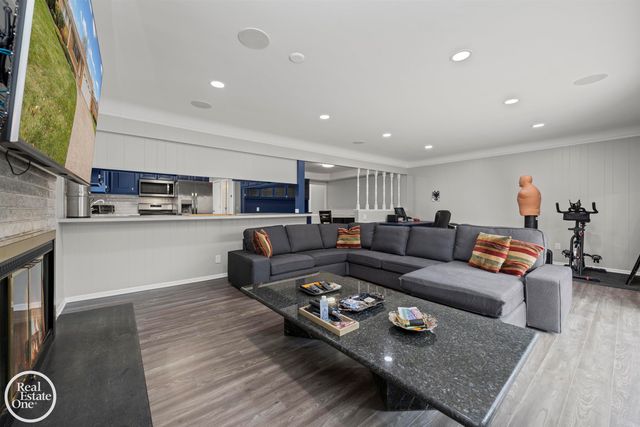 21516 Raven Avenue, Eastpointe, MI 48021