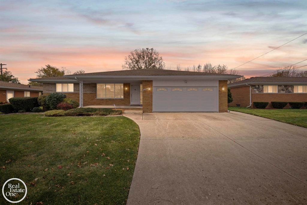 21516 Raven Avenue, Eastpointe, MI 48021