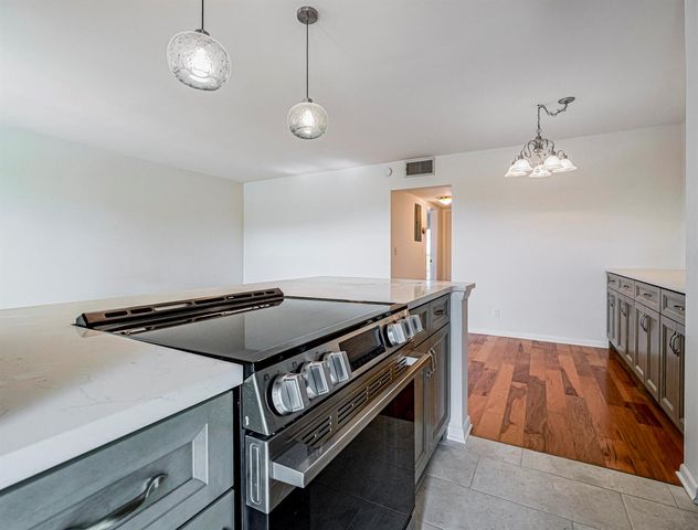 37 Yacht Club Drive 310, North Palm Beach, FL 33408