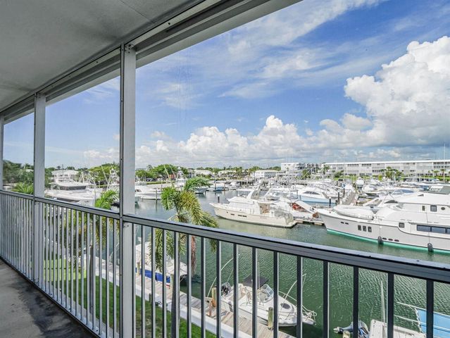 37 Yacht Club Drive 310, North Palm Beach, FL 33408