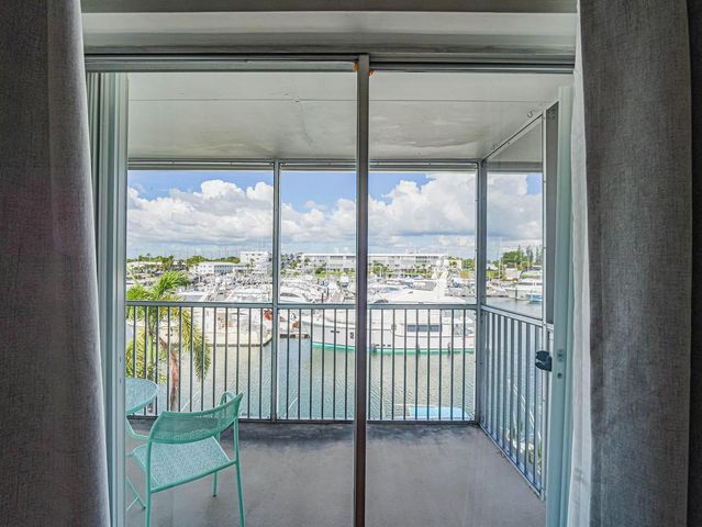 37 Yacht Club Drive 310, North Palm Beach, FL 33408