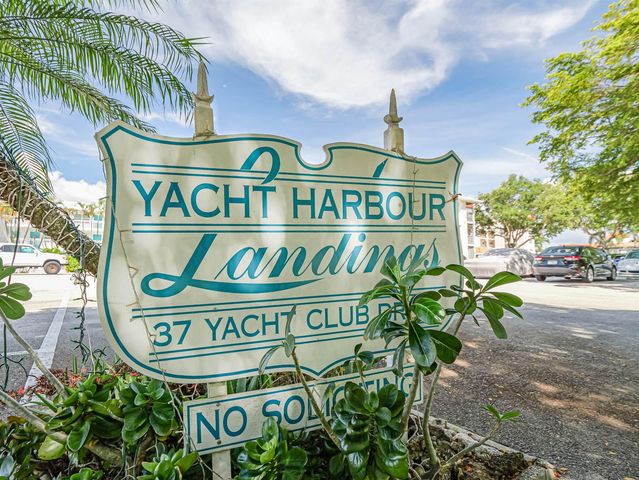 37 Yacht Club Drive 310, North Palm Beach, FL 33408
