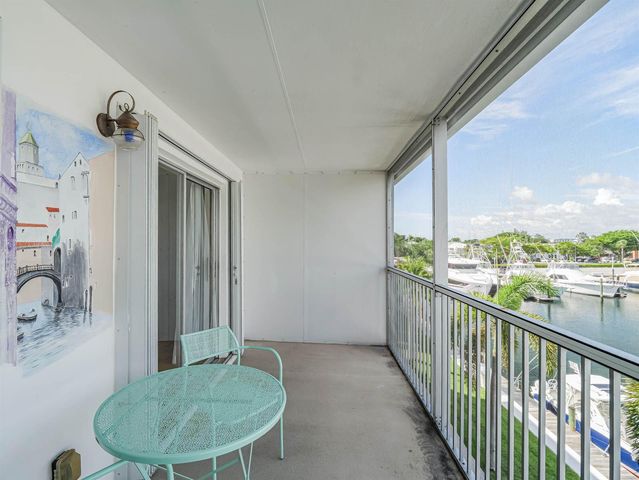 37 Yacht Club Drive 310, North Palm Beach, FL 33408