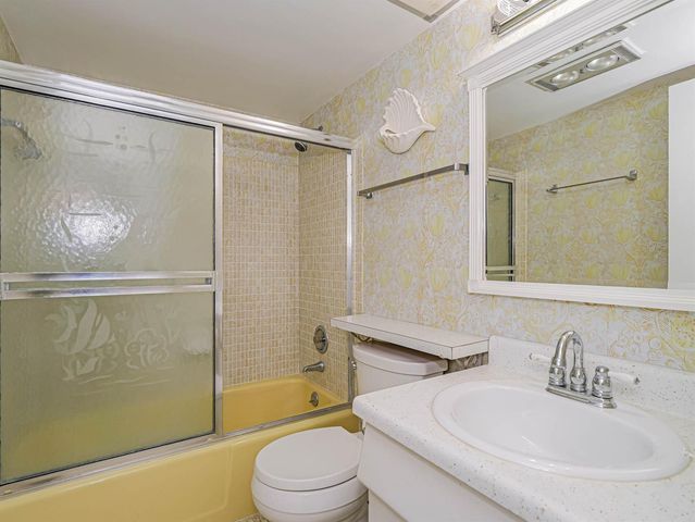 37 Yacht Club Drive 310, North Palm Beach, FL 33408