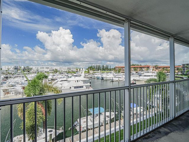 37 Yacht Club Drive 310, North Palm Beach, FL 33408