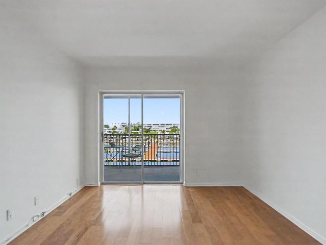 37 Yacht Club Drive 310, North Palm Beach, FL 33408