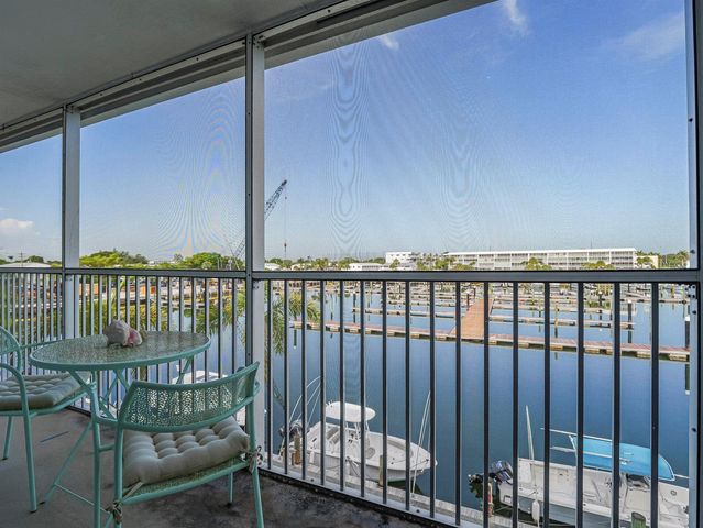 37 Yacht Club Drive 310, North Palm Beach, FL 33408