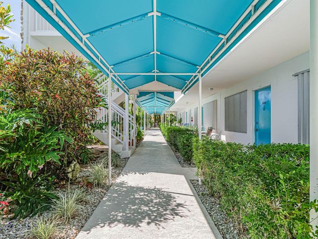 37 Yacht Club Drive 310, North Palm Beach, FL 33408
