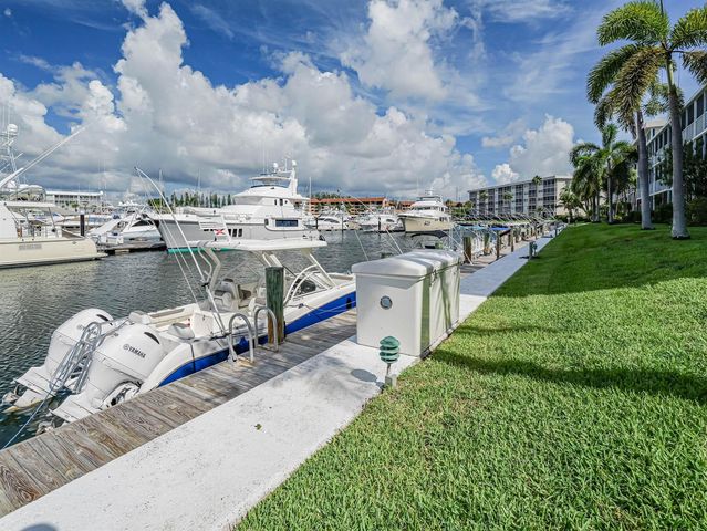 37 Yacht Club Drive 310, North Palm Beach, FL 33408
