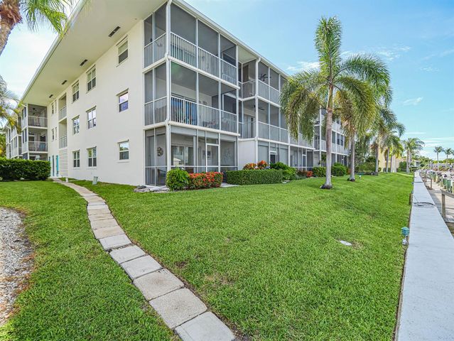 37 Yacht Club Drive 310, North Palm Beach, FL 33408