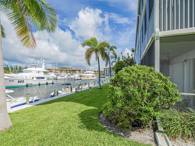 37 Yacht Club Drive 310, North Palm Beach, FL 33408