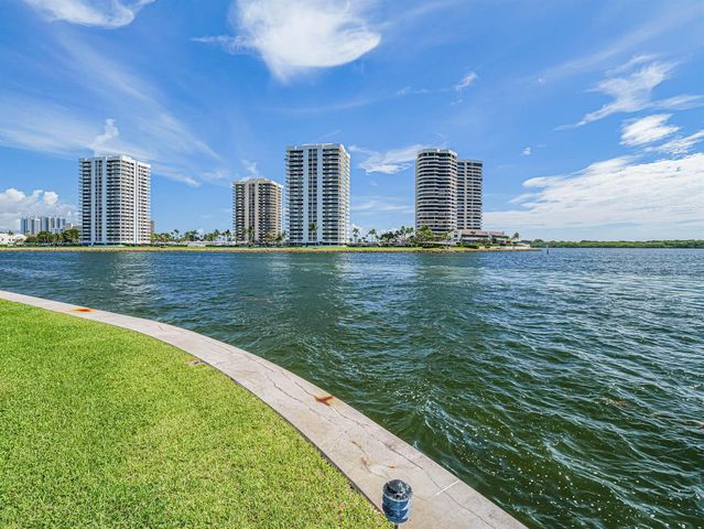 37 Yacht Club Drive 310, North Palm Beach, FL 33408