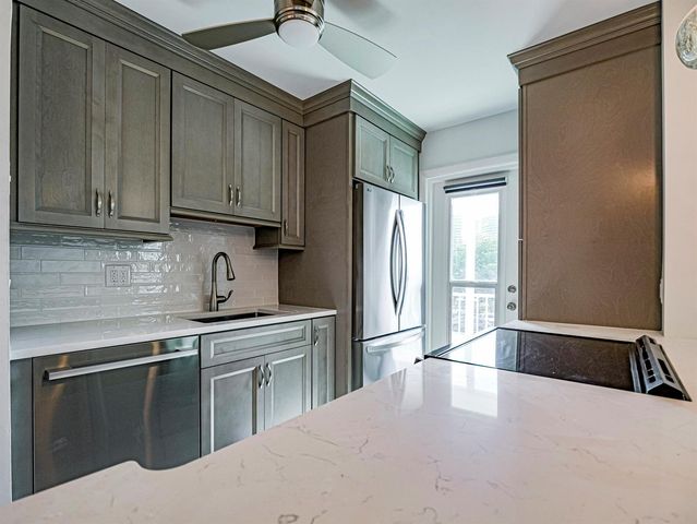 37 Yacht Club Drive 310, North Palm Beach, FL 33408