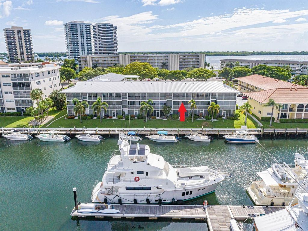 37 Yacht Club Drive 310, North Palm Beach, FL 33408