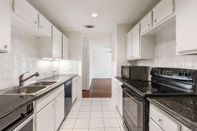 2829 Timmons Lane 146, Houston, TX 77027