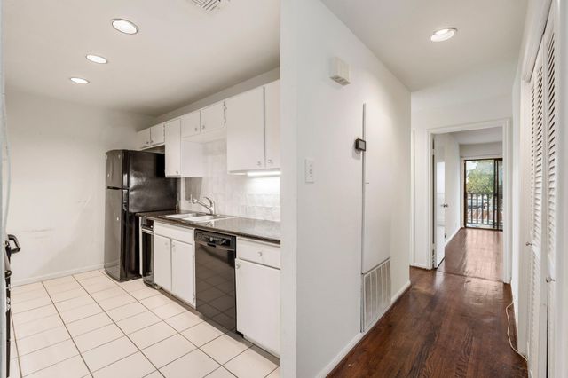 2829 Timmons Lane 146, Houston, TX 77027