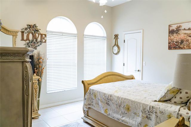 37180 COUNTY ROAD 452, Grand Island, FL 32735