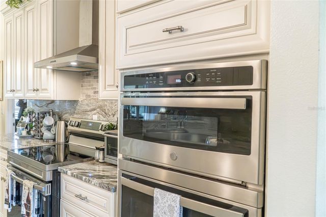 37180 COUNTY ROAD 452, Grand Island, FL 32735