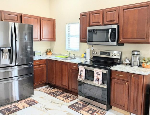 37180 COUNTY ROAD 452, Grand Island, FL 32735