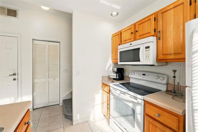 4005 VENETIAN BAY DRIVE 108, Kissimmee, FL 34741