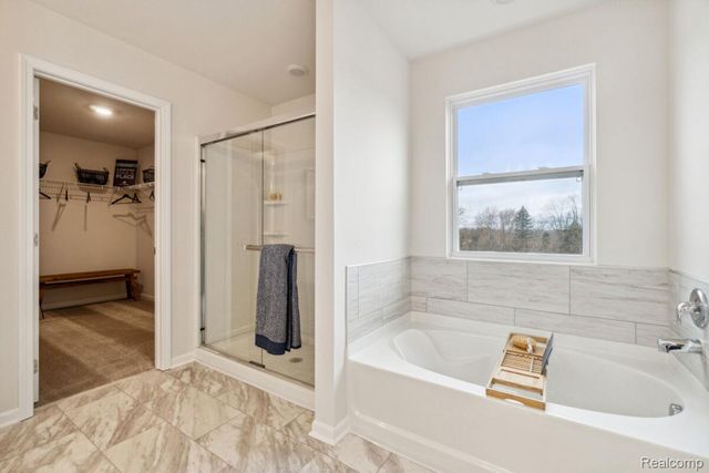 408 Hidden River W, Holly Township, MI 48442