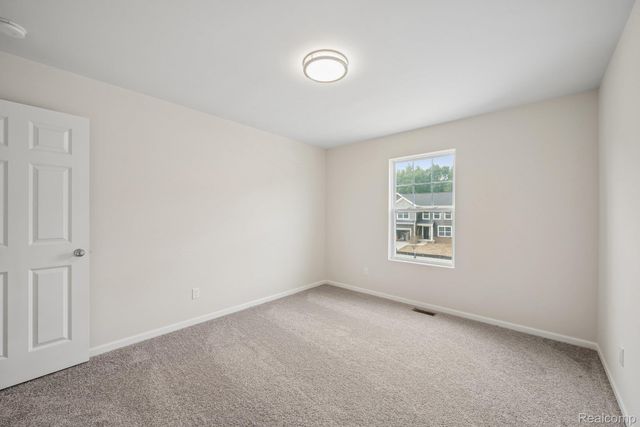 408 Hidden River W, Holly Township, MI 48442