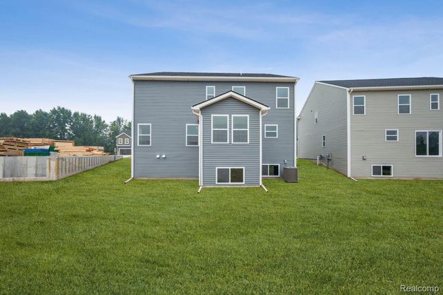 408 Hidden River W, Holly Township, MI 48442