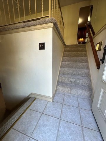 317 Circle Dr, White Oak, PA 15131