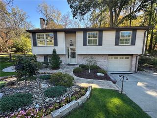 317 Circle Dr, White Oak, PA 15131