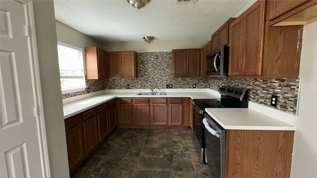 7929 Hull Avenue, Dallas, TX 75216