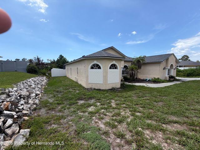 7061 Ovenbird Road, Weeki Wachee, FL 34613