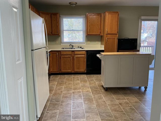 1006 LAKEVIEW PKWY, Locust Grove, VA 22508