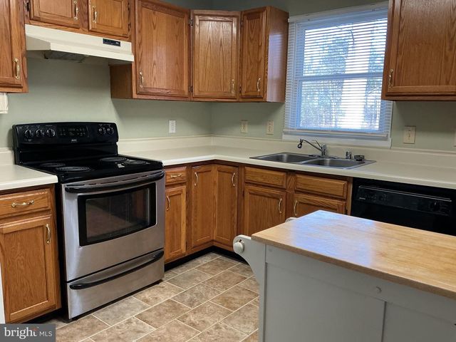 1006 LAKEVIEW PKWY, Locust Grove, VA 22508