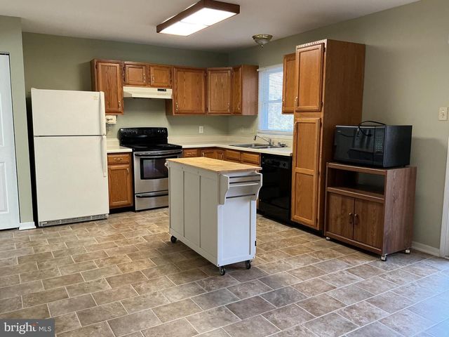 1006 LAKEVIEW PKWY, Locust Grove, VA 22508