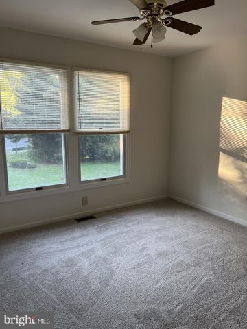 1006 LAKEVIEW PKWY, Locust Grove, VA 22508
